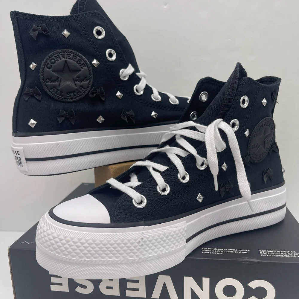 Converse WMNS Black High-Top
CTAS LIFT HI
BLACK/SILVER/WHITE Platform Sneakers - Picture 8 of 15